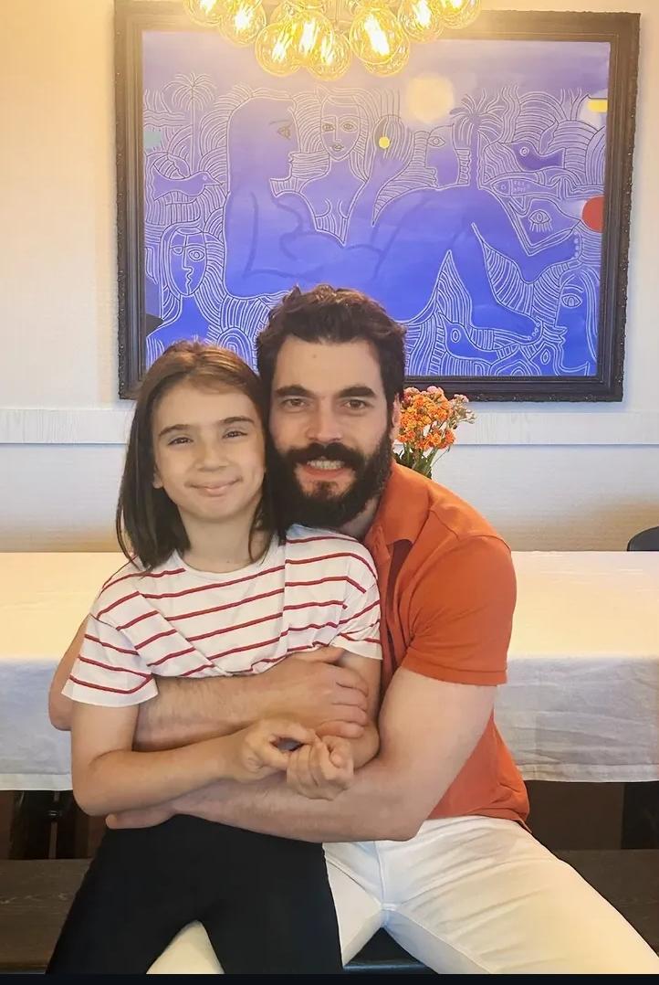 mermelada060772's tweet photo. we love that smile #AkınAkınözü https://t.co/uqIYkq8Epv