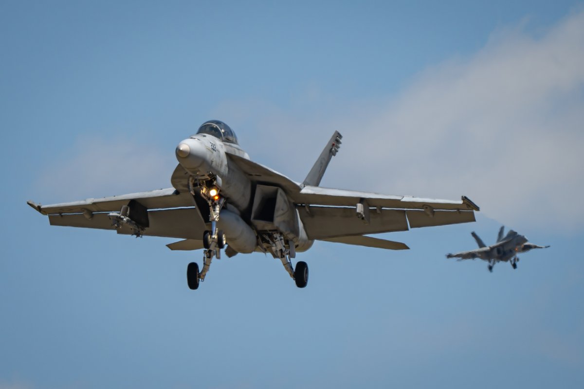 GDevorePhotos's tweet photo. EMPIRE23, a flight of 2 F/S-18 Super Hornets from Strike Fighter Squadron 106 (VFA-106) Gladiators land at Colorado Springs. https://t.co/IA2yuf7Wv9