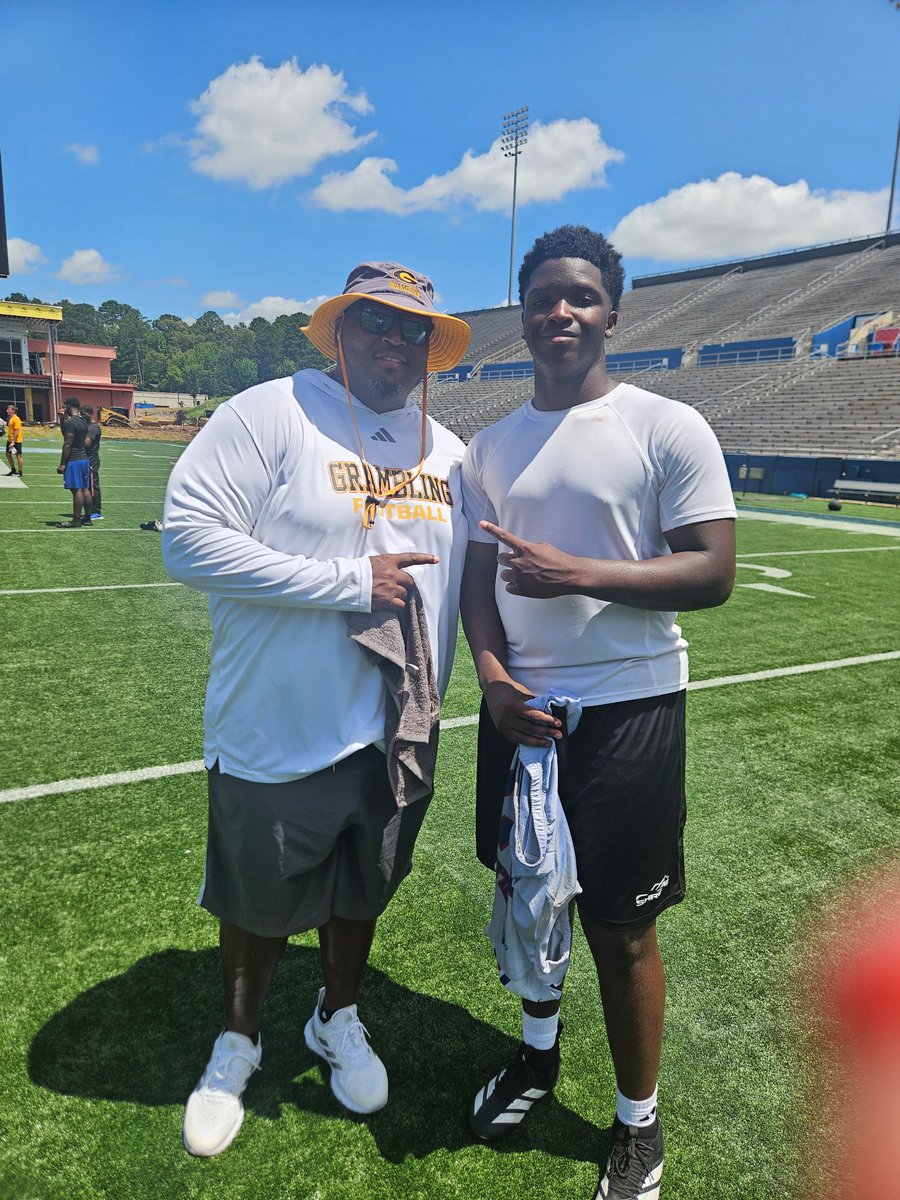 turner_eli346's tweet photo. Had a good time at @LATechFB Learned alot from Coach @CoachPRandolph and @Jzack99 . Had a great conversation with Coach @Erik_Losey5254 Definitely will be back on campus soon. Thanks for having me. GO DOGS https://t.co/viGU5tRKRY