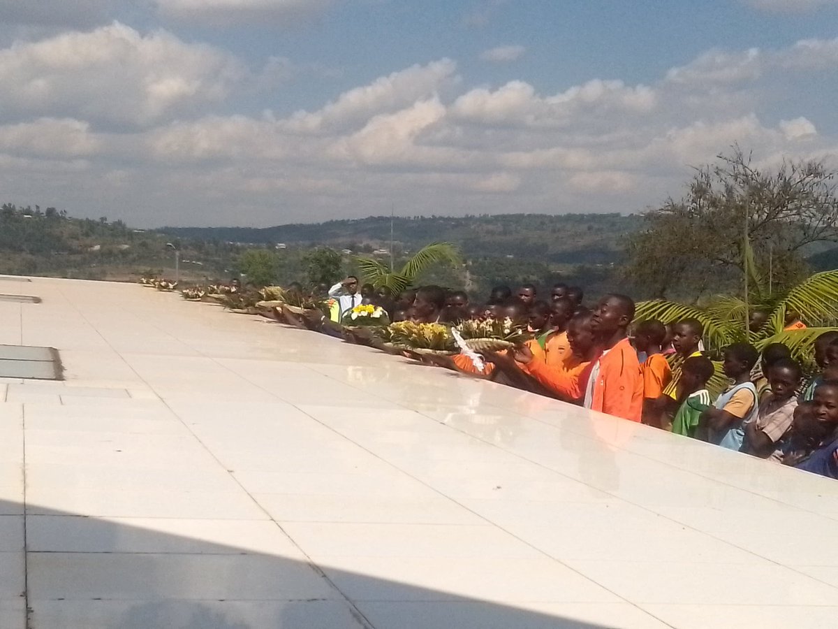 GisagaraNyc's tweet photo. Mu rwego rwo Kwigisha #Urubyiruko amateka ya Jenoside yakorewe Abatutsi mu 1994, #Abana bakina mu tudemi tw'umupira w'amaguru muri @GisagaraDistr basuye Urwibutso rwa Jenoside yakorewe Abatutsi rwa #Kabuye biga amateka ya Jenoside, bashyiraho Indabo. @Ibuka_Rwanda @RwandaYouth https://t.co/QVKTytTErP