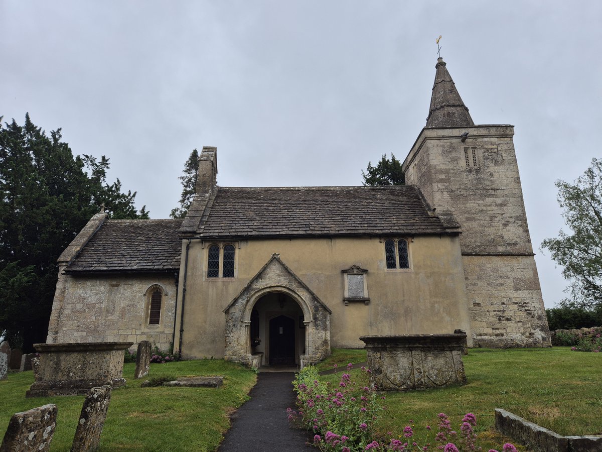 TheHistoryMouse's tweet photo. As Mouse move on, what of the church of #StMaryLimpley #Wiltshire? This is one for the hunter of ancient architecture, Saxon and Early English. Mouse award 4/5 #MusVisitππππ https://t.co/Ch2DQcqp0W