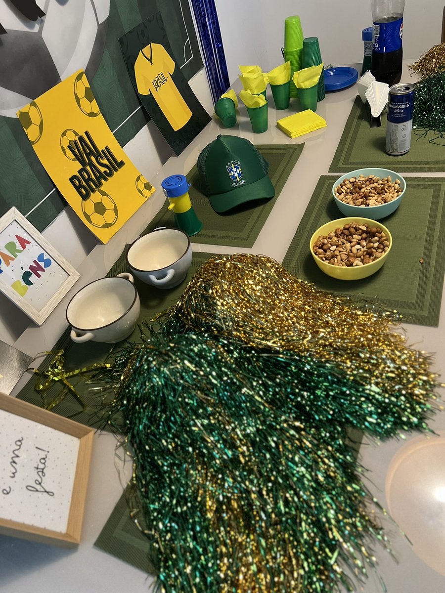 thathawksgirl's tweet photo. 🇧🇷 PARTYYYYY 💙💚💛 
#FIFAWorldCup #CopaDoMundoFIFA #Brasil https://t.co/4zTiAe2RGO