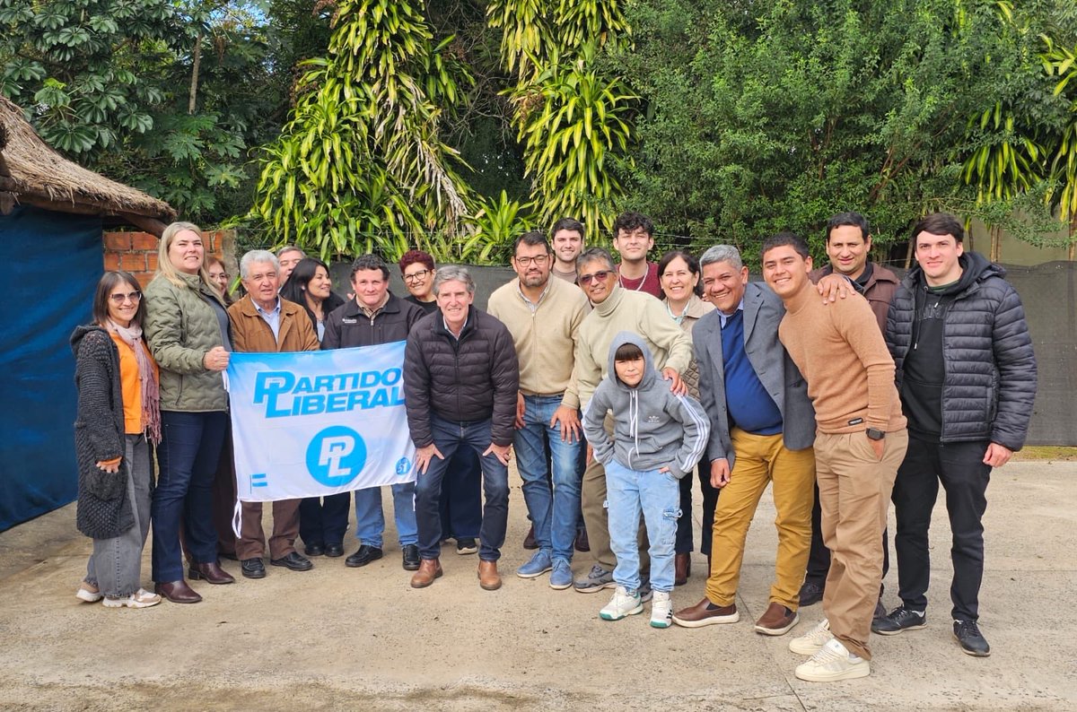 EduardoHardoy's tweet photo. Asunción de autoridades liberales de #BerónDeAstrada. El presidente es Guillermo de los Santos.

¡Muchos éxitos, amigos! https://t.co/AVfG0fvVkE