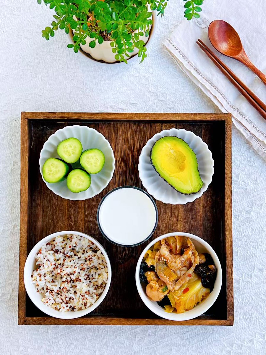 ElidrissiAziz's tweet photo. Grab this easy 20-minute grilled chicken + quinoa bowl—packed with lean protein u0026 fiber, perfect for on-the-go healthy eating! https://t.co/iM2vt9rS1p