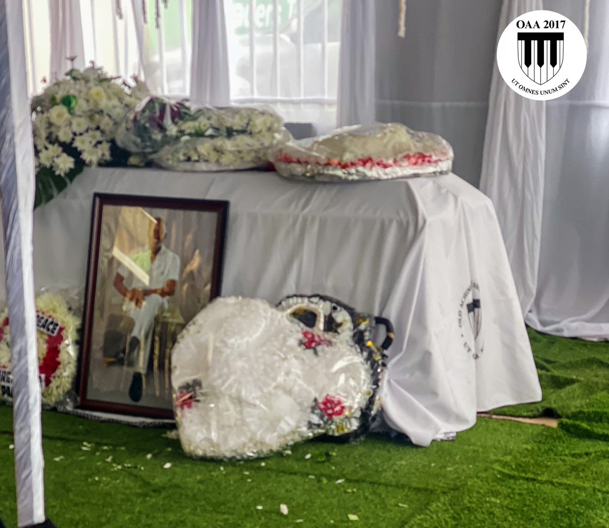 oaa_2017's tweet photo. Today, members of OAA 2017 paid their final respects to the late Akora Asare Yaw Offei🕊 
We thank God for his life on earth!🙏

#OAA2017 #Akora2017 https://t.co/pKkKMhNqT2