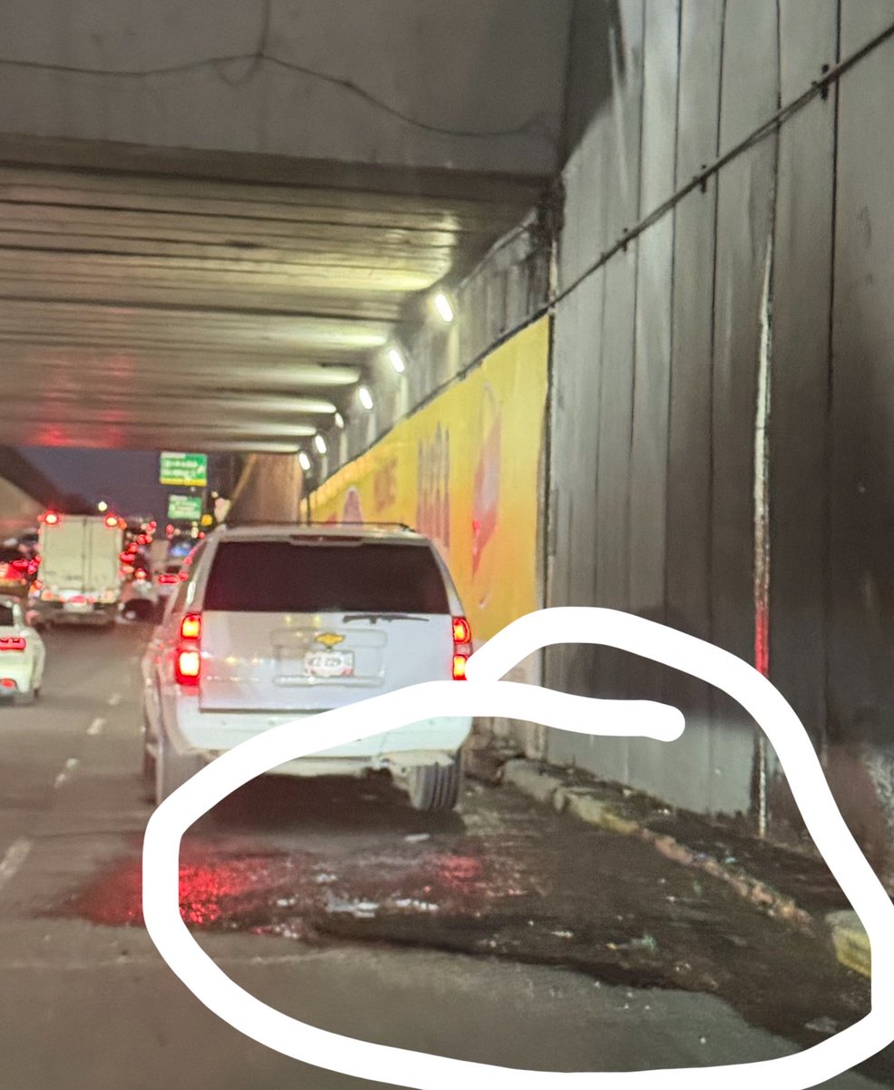 RenatoTrejo's tweet photo. Su apoyo para tapar hoyos en bajo puente de circuito interior y Calzada de Guadalupe dirección aeropuerto, llevan meses y provocan tráfico y ponchadura de llantas. @SOBSECDMX @locatel_mx https://t.co/MEcpqCw7T6