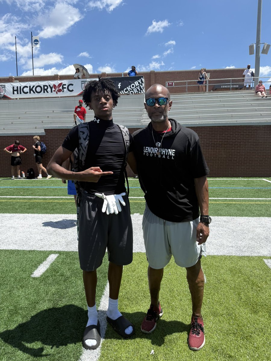 Travis8Leach's tweet photo. Glad to be able to compete @LRBearsFootball, Was able to learn a lot from the best to help me get better!!! 💯🐻
@RPomainville_LR @CoachShawP @coachsoch @CAY42 @coachSocha @NC_RedDevils @bcoulter51 @whelms21 @nchssportspage @PrepRedzoneNC https://t.co/Hz3b1Ckhxp