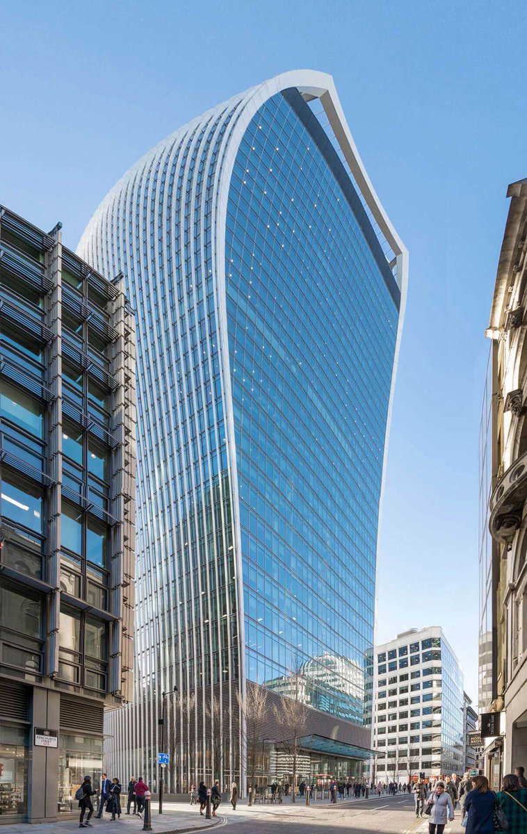 kohantoys's tweet photo. El rascacielos 20 Fenchurch Street (conocido como el "Walkie Talkie") es un caso de estudio de morfología inversa. Diseñado por Rafael Viñoly, su estructura se ensancha hacia arriba para maximizar la superficie rentable sin vulnerar las restricciones inferiores de las St Paul's Heights.