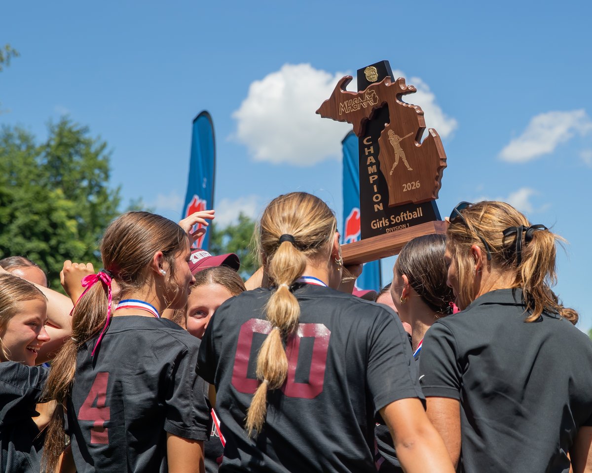 MIPrepZone's tweet photo. SOFTBALL: Byrnes’ home run lifts Walled Lake Northern (@WLNsoftball) to first-ever D-1 state title in win over Grand Haven >> https://t.co/wfxc3aMMBz

@WalledLkSchools https://t.co/Dr8L1px4tV