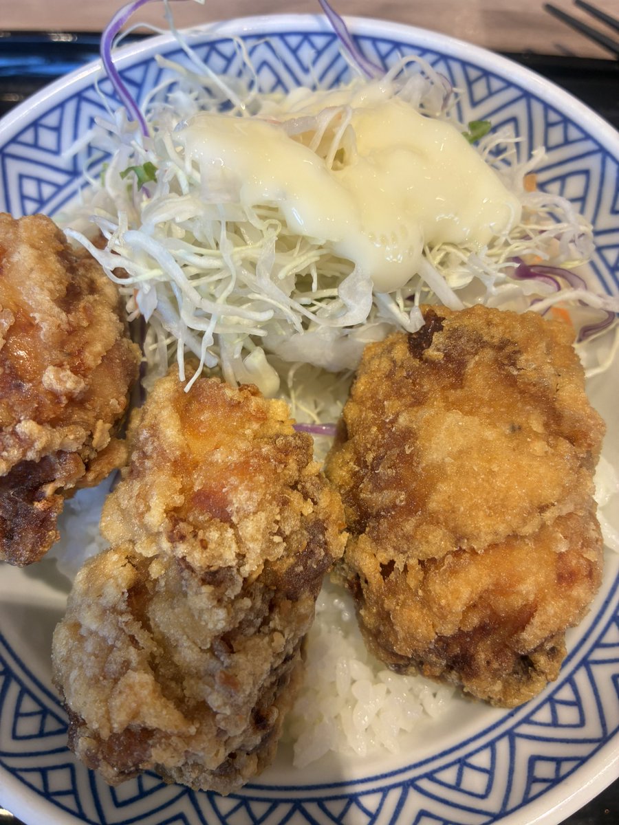 maarui335's tweet photo. おはようございます☺️☀️☀️.°
お夕飯に吉野家で唐揚げ丼を食べました✨️✨️✨️
美味しかった♡♡ https://t.co/BKIMKuF64G