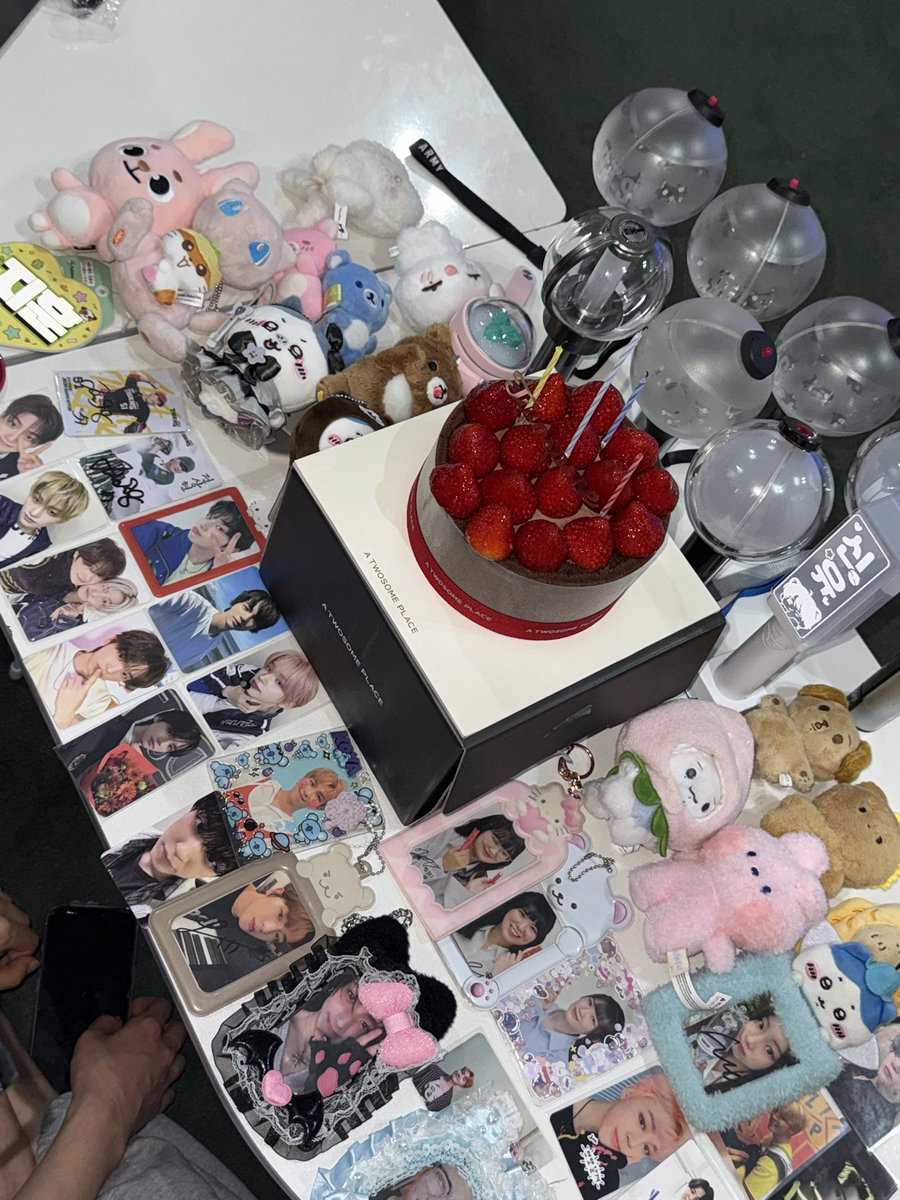 anxoii's tweet photo. 영원한친구를주신bts님들께감사합니다🫰🏻😁😁💞💞 #우리는태초에하나였고흩어졌지만우리는여전히친구 https://t.co/5foCzMRrNI