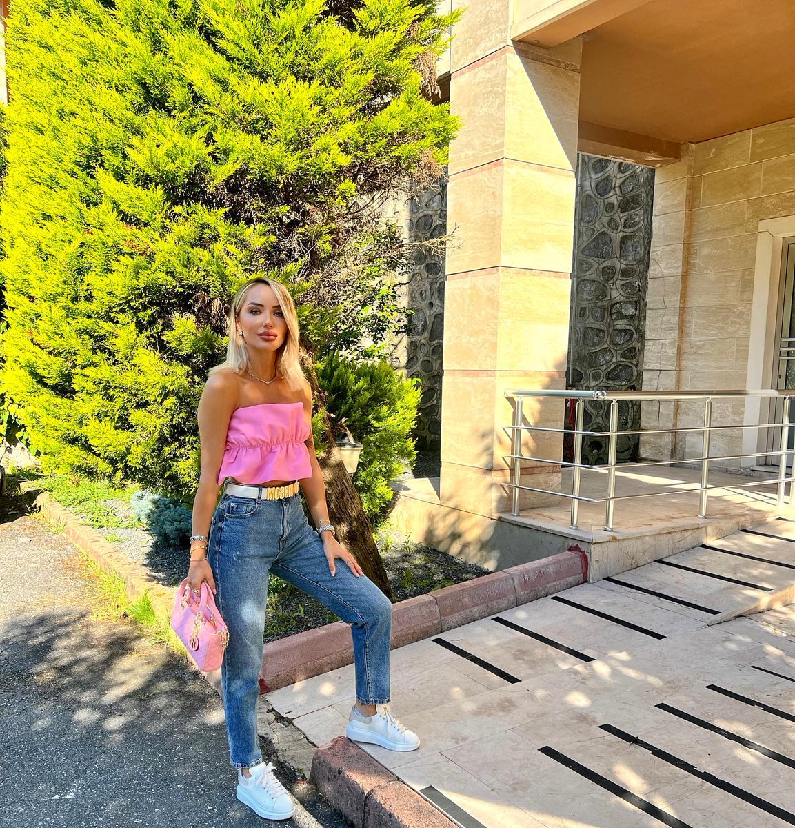 dmorg09's tweet photo. Sunny vibes and effortless style
#OOTD #PinkMood https://t.co/APTUHXRkEn