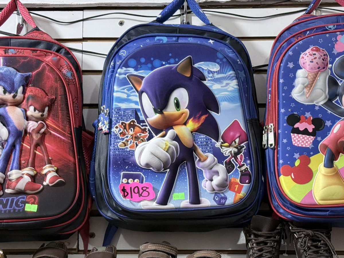 BeanBagStab's tweet photo. Finally! Some merch with my favorite sonic trio!
Sonic, Espio, and Sticks https://t.co/HFdQUUFO5T