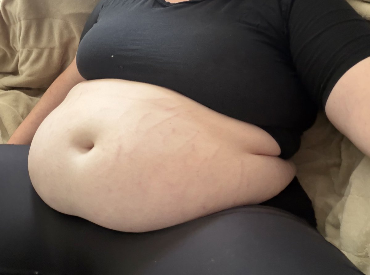 HazyNDazey's tweet photo. POV: your fat NEET gf won’t/ can’t get off the couch https://t.co/ge2Ay7c2il