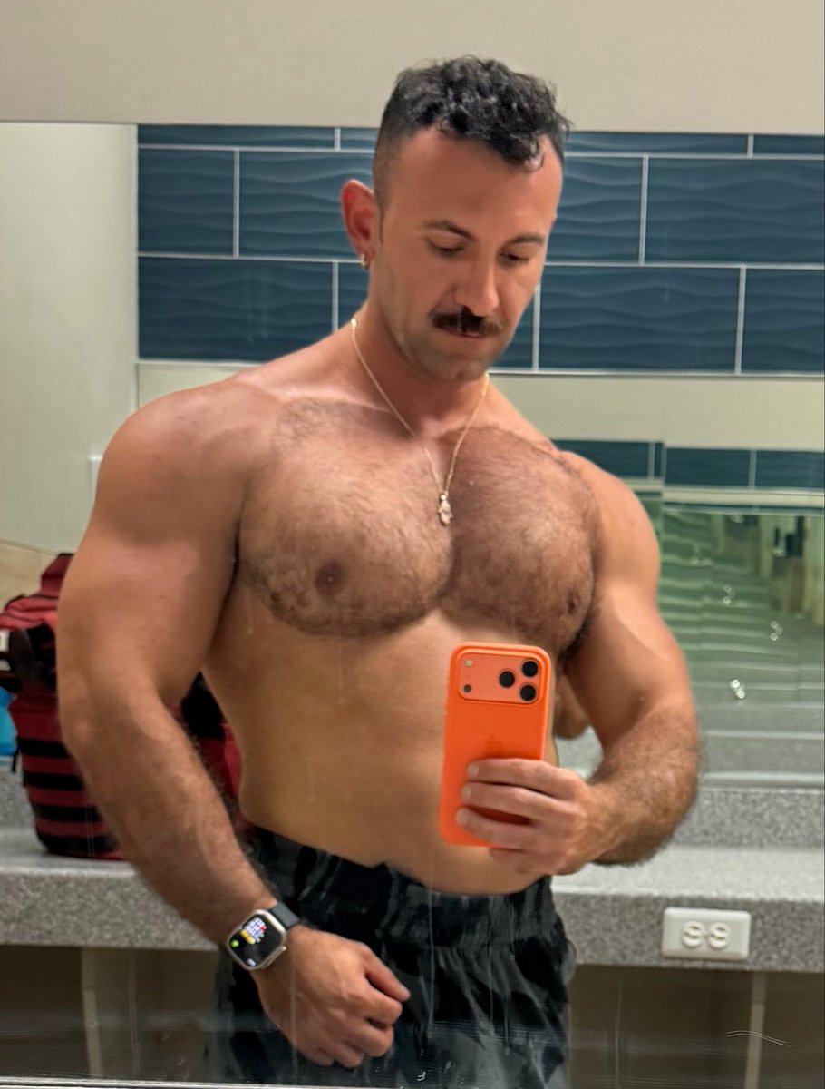eroditheus's tweet photo. Daily pump is done! 
#gay #FitnessAesthetic #bodybuilding https://t.co/dtfjia8Np6