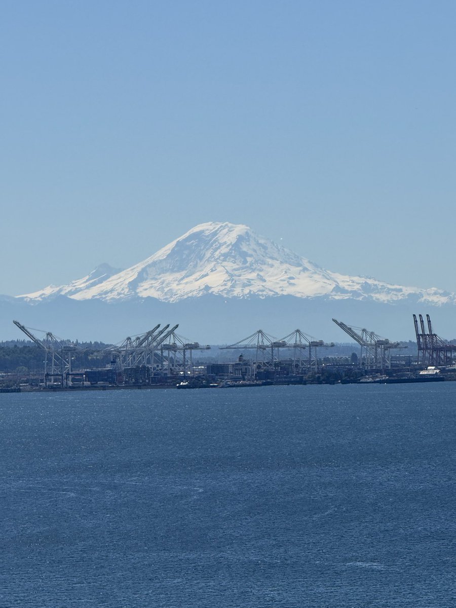 ClassyTom24's tweet photo. Seattle might be the most beautiful place I’ve been https://t.co/TpDtaRUNIS