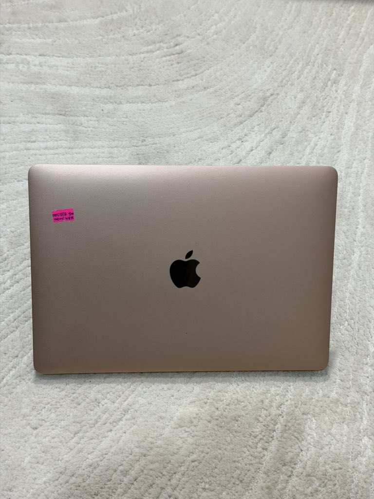 drightgadgets's tweet photo. Today’s deal (2) 🔥🔥🔥🔥🔥🔥

MacBook 💻 air 2020 

M1 chip 

8GB / 512 SSD 

In great condition for 

🏷️ 510,000 

Save 🧤 over 100,000 on this deal 

One time offer 🏌️‍♂️ https://t.co/PC5KT266RM