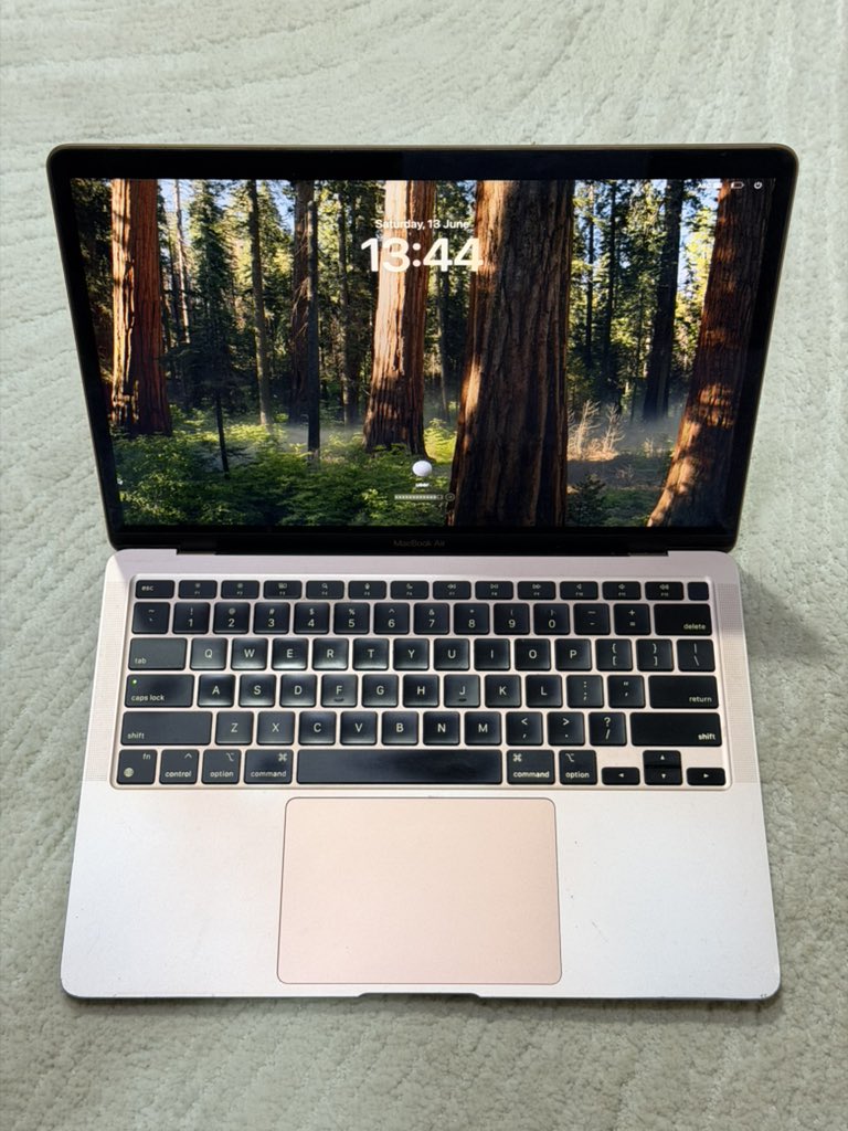 drightgadgets's tweet photo. Today’s deal (2) 🔥🔥🔥🔥🔥🔥

MacBook 💻 air 2020 

M1 chip 

8GB / 512 SSD 

In great condition for 

🏷️ 510,000 

Save 🧤 over 100,000 on this deal 

One time offer 🏌️‍♂️ https://t.co/PC5KT266RM
