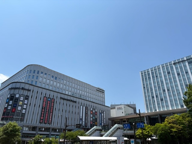 pintaka910's tweet photo. 娘と仙台駅周辺へ。

パソコン用品を物色。予算オーバーで見送り。

LOFT等を巡る。欲しかったが欠品の化粧品が購入でき喜んでいた。

昼食は娘がお気に入りの「大盛や もり達 」へ。

上手くいかないことがあるようだが少しずつ動き焦らないよう助言。

自分は良き人生の先輩になれるのか等を思った。 https://t.co/DSNi7v4hNU