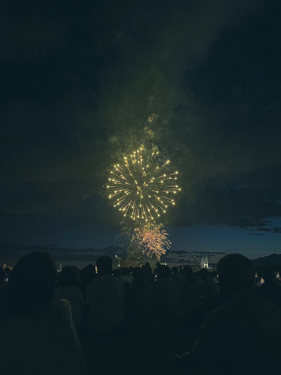 7Madrid70's tweet photo. الصيف غثيث هذي خالصين منها لكنه في اليابان يعني العاب نارية 🎇
على شاطىء جميل او ضفة نهر 
وهذا الشيء الوحيد الذي يشفع له 
الصور من اخر صيفين
هذا الصيف is still loading https://t.co/Eczv5pDHDT