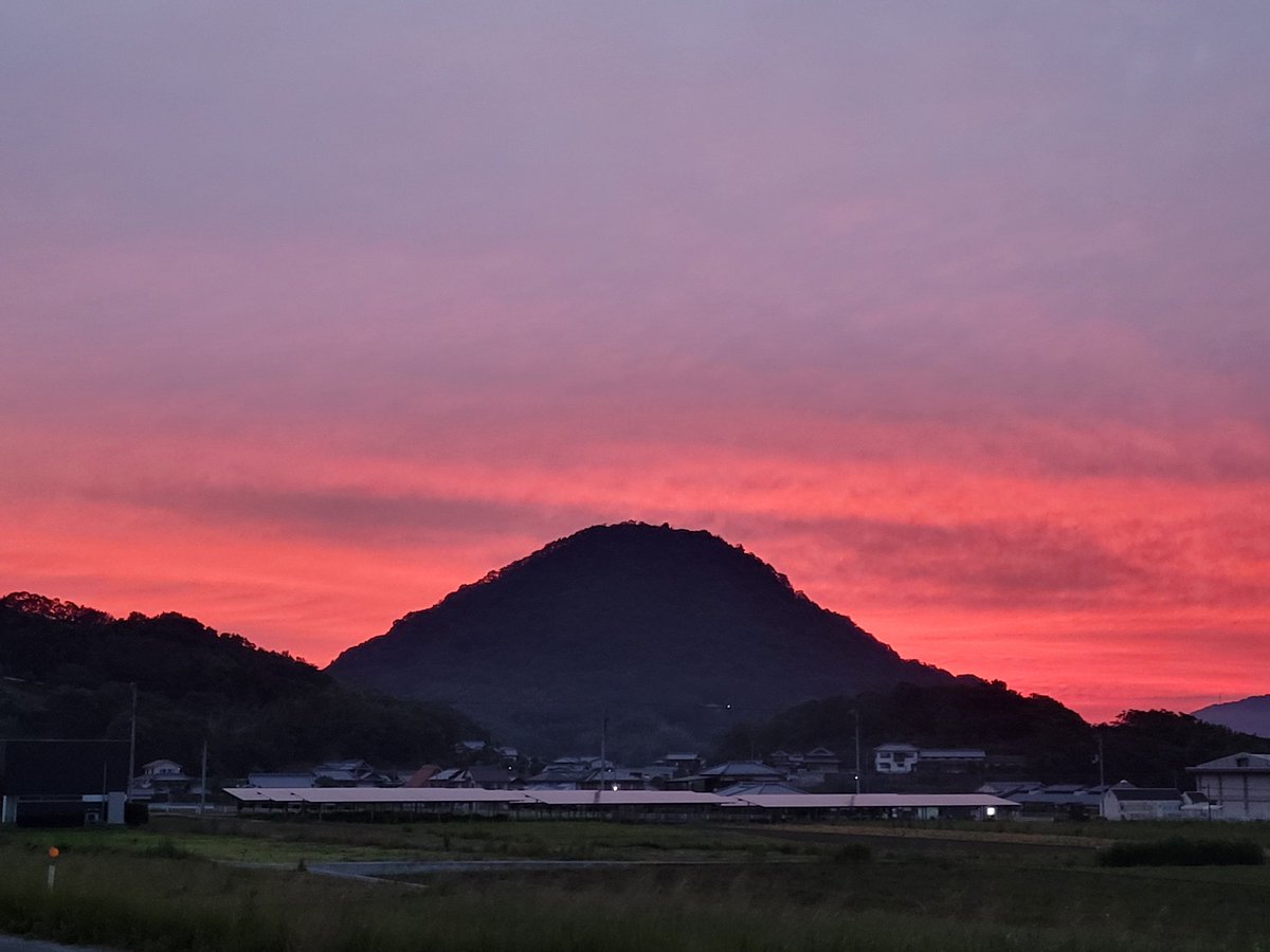 FUNGA0517's tweet photo. おはようございます。
今朝は朝焼け綺麗でした。 https://t.co/1U7gQYTrrb