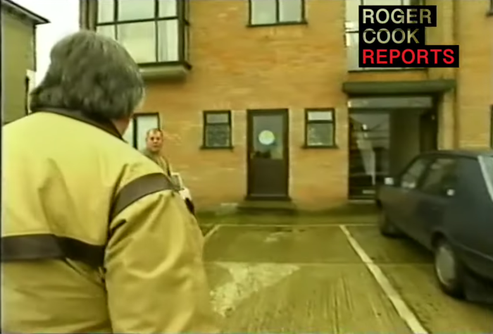 SophieTucker88's tweet photo. @TvDidYouSee That week's edition of The Cook Report 31 years ago saw Roger Cook confront the Arms-Dealers following a civil war in Rwanda that left many people dead. #ITVCentral #RogerCook #TheCookReport https://t.co/d9HUyBbIf4 https://t.co/jbVtWIafnr