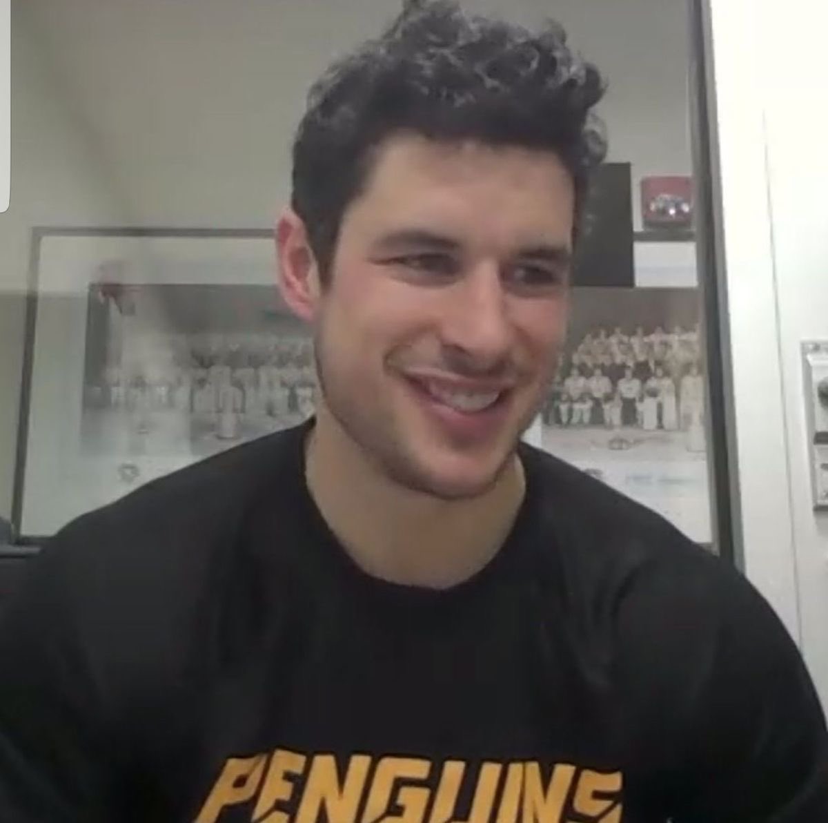 brutaliasbats's tweet photo. how do i get sidney crosby in the pitt https://t.co/GvQzba9PBp