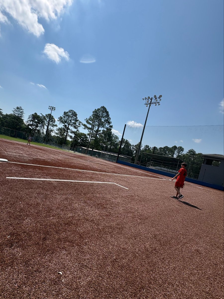 abbeasley27's tweet photo. Lots of long toss and work at first. Love my built-in partner 🥎⚾️ https://t.co/kHdimVXCga
