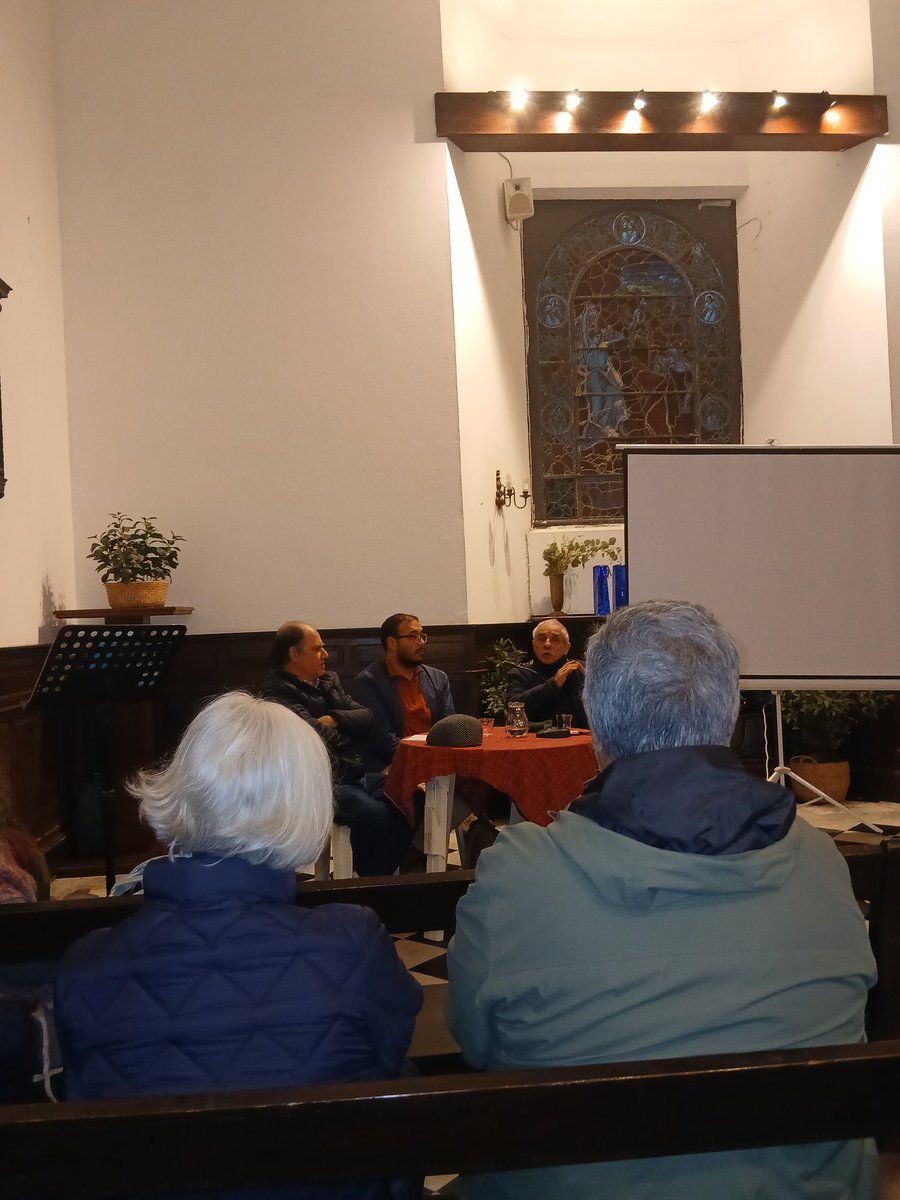 jorgelmonzon's tweet photo. Muy interesante recorrida por el Cementerio Inglés, conociendo pequeñas historias de vida, mitos, decisiones políticas, económicas y hasta amores que se entrelanzan y dan orígen al fútbol en nuestro país... https://t.co/Z7Xj6RUzgW