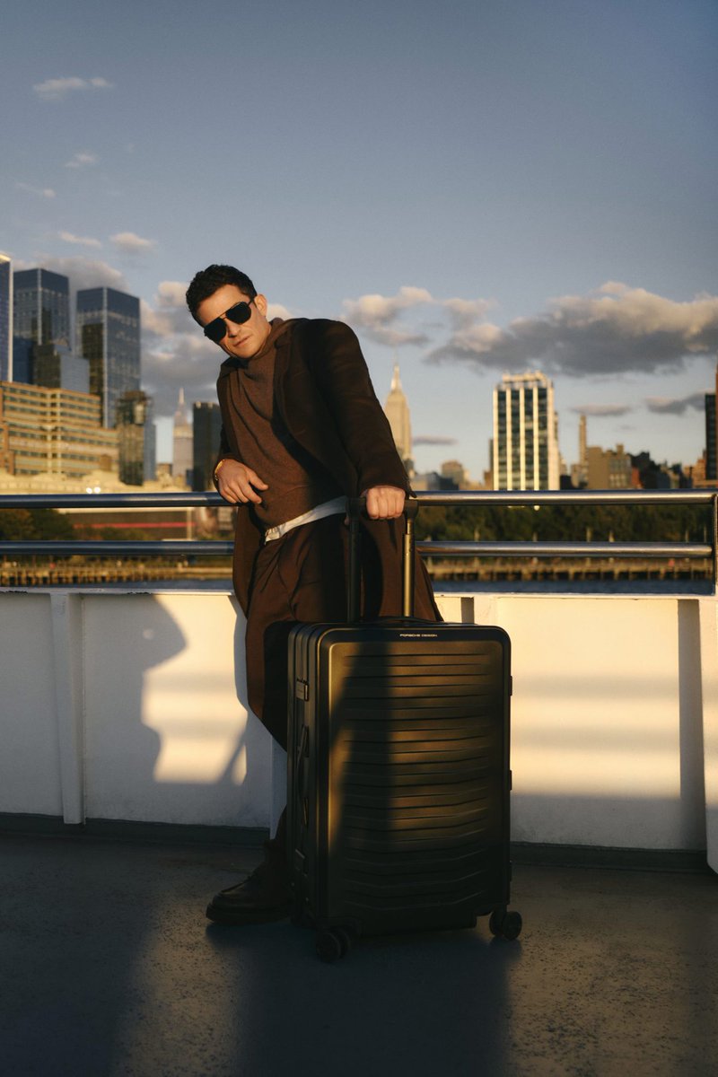knartute's tweet photo. Orlando Bloom for Porsche, 2025 (2) https://t.co/0xHVqX82pa