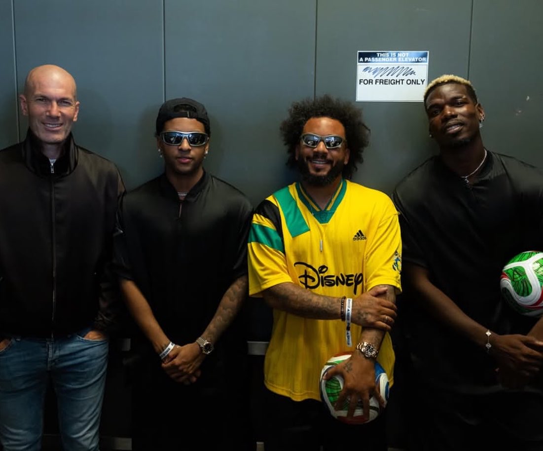 msteusFarias's tweet photo. 📸 Zidane x Rodrygo x Marcelo x Pogba

The aura of this photo. 🥶 https://t.co/3kmJDrgSjU