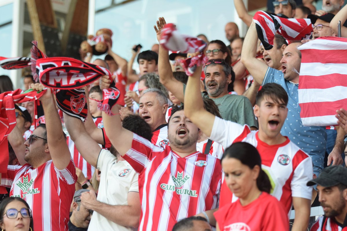 ZCFoficial's tweet photo. PLAY OFF🪖⚽️| 

Entrada histórica en el Ruta de la Plata👏🏼❤️🤍

¡Hoy hemos sido 8153 aficionados! Una AUTÉNTICA PASADA🫰🏼🤩

#VamosMiZamora https://t.co/onRrnnuTrD