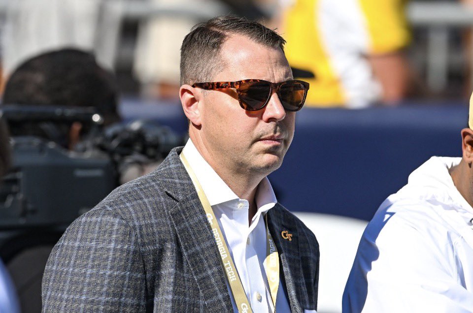 PeteThamel's tweet photo. Sources: Michigan State AD J Batt has emerged as the target of Kentucky’s Athletic Director search. The deal is not finalized, but Kentucky is amid a strong push to bring Batt back to the SEC. https://t.co/7AOTbNr7To