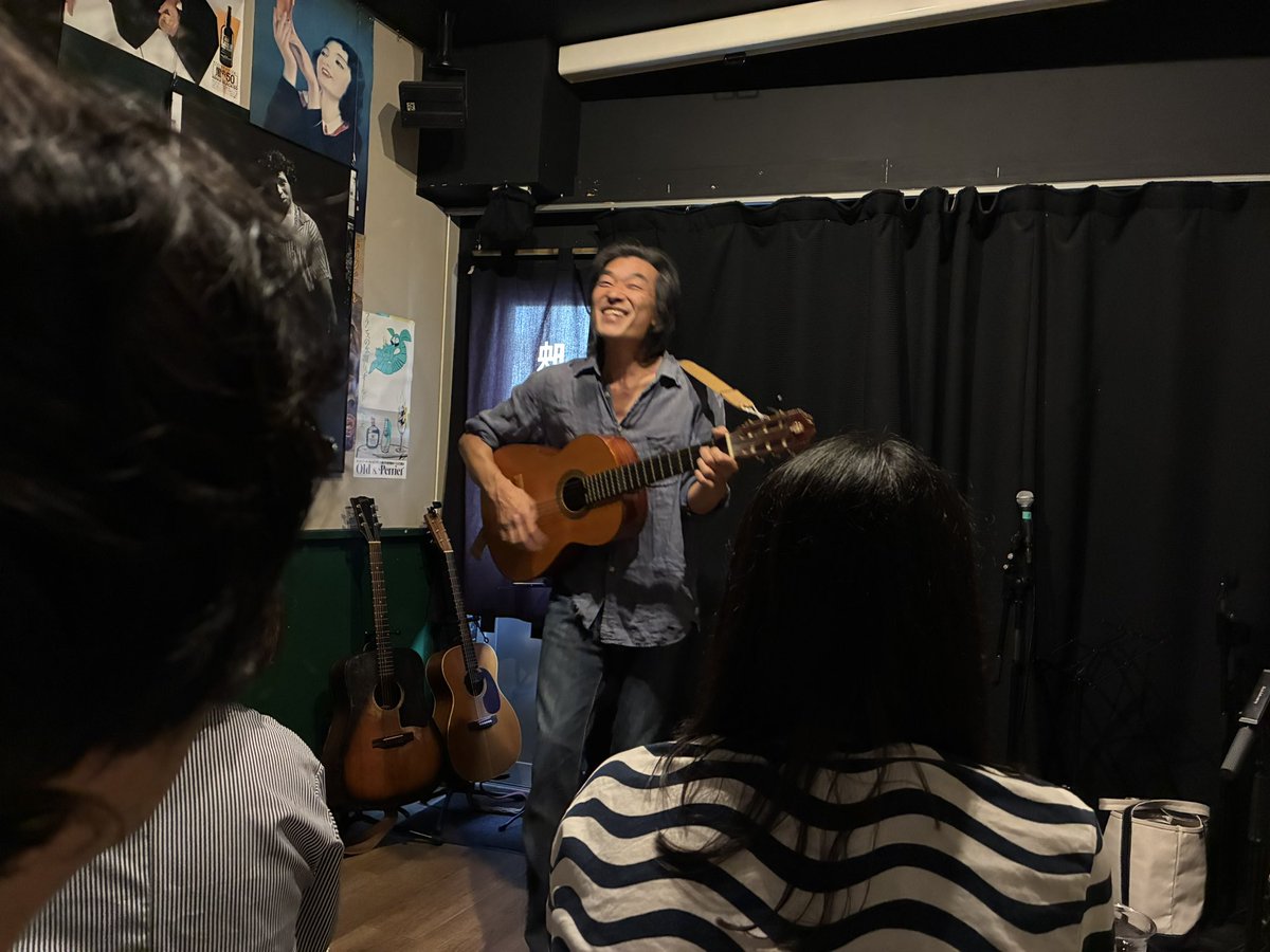 masae71's tweet photo. 昨日は泪橋ホール「アレックスと下村誠に捧げる歌会 Canta!Namidabashi 」へ。同行の友人達もイベント主催者さんも出演者3人のうち2人も、全てカンタ！で繋がった仲間たち。
久しぶりに小向サダムさんやうたたねPlumさんの歌を聴き、空の上にいるアレックスを思った。
特別で格別な時間だった✨ https://t.co/DovM6ujaMo