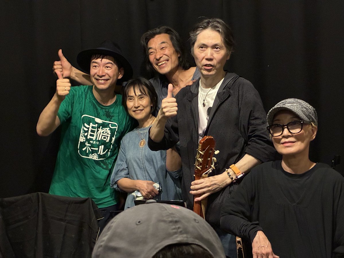 masae71's tweet photo. 昨日は泪橋ホール「アレックスと下村誠に捧げる歌会 Canta!Namidabashi 」へ。同行の友人達もイベント主催者さんも出演者3人のうち2人も、全てカンタ！で繋がった仲間たち。
久しぶりに小向サダムさんやうたたねPlumさんの歌を聴き、空の上にいるアレックスを思った。
特別で格別な時間だった✨ https://t.co/DovM6ujaMo