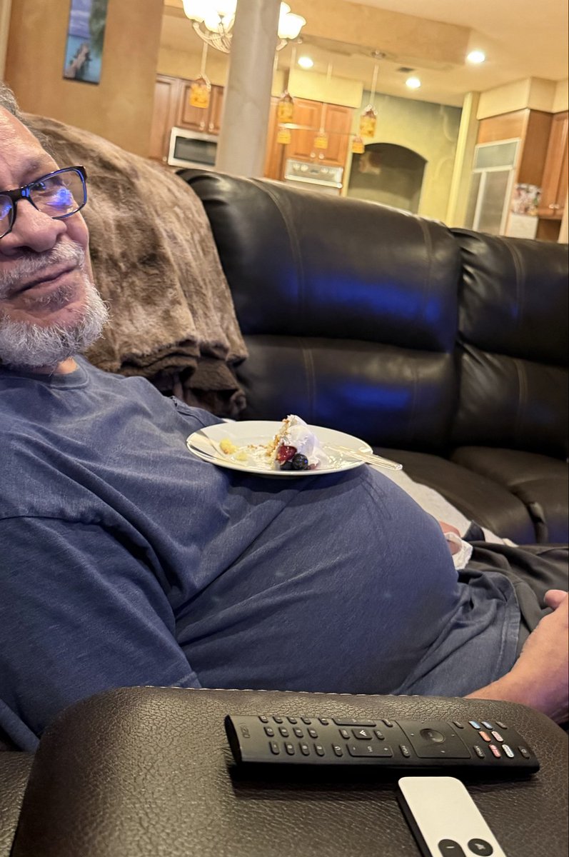 cakenhaveit's tweet photo. This is the real deal and this is my shaman #knicksin5 #knicks #spurs #53years https://t.co/BARQfMl9W7