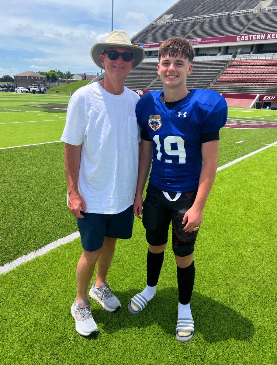 JakeHampton010's tweet photo. Lot’s of fun at the Kentucky All State Game! Being able to play at a top collegiate stadium really showed me what it takes to stand out. Met a lot of dawgs out there. Looking forward to this season! #football #allstategame #mcleancountyfootball
@AllStateGameASG
@JDaugherty1992 https://t.co/5WXnk81prp