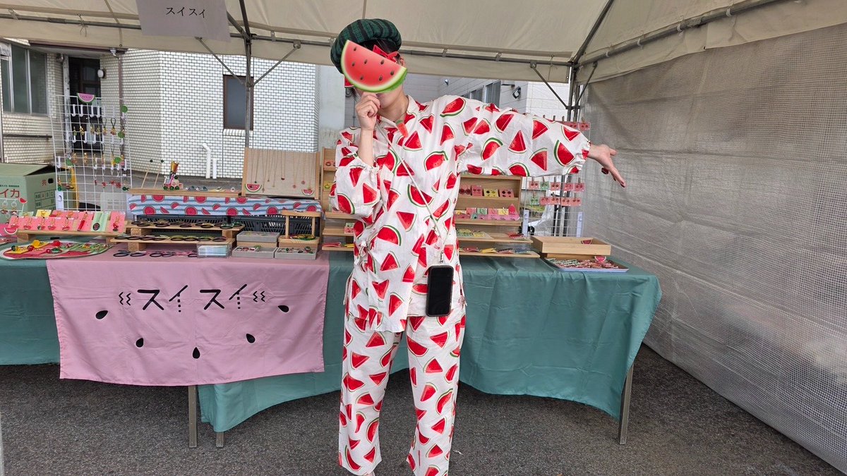 suisui014yo's tweet photo. 設営できました🍉！

今日は夫のお母さんが作ってくれた作務衣で出店です✨
会場でお待ちしてます😆

スイカロードレース走る方は頑張ってください📣💨‼︎ https://t.co/yZevyGwHLv