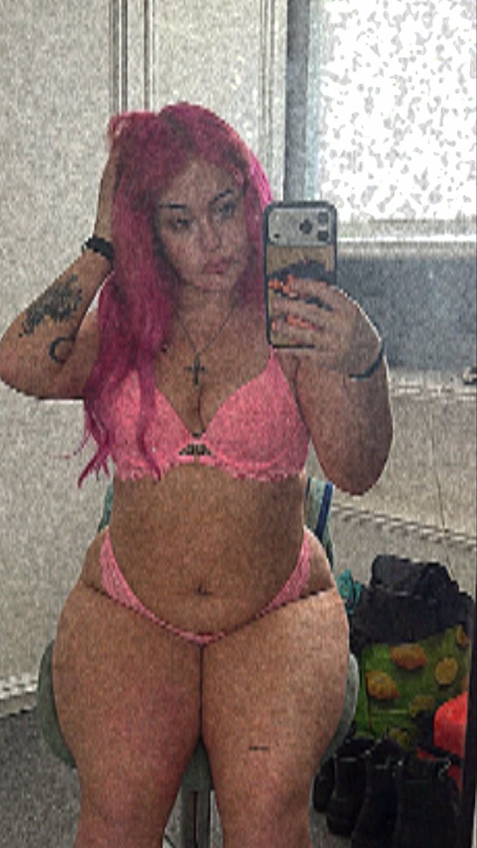 xjayyleighhx's tweet photo. pink to make the girls wink https://t.co/JEP8ksRsTW