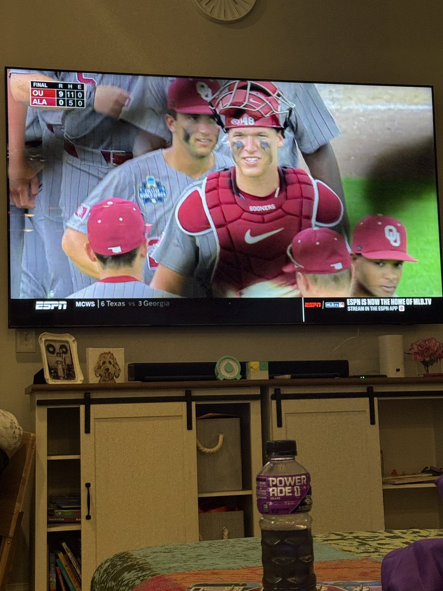 NLee915's tweet photo. And that’s how you beat Alabama in a college playoff game…BOOMER! @OU_Baseball https://t.co/bQ6idSY6MP