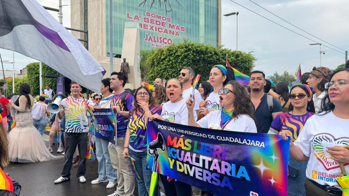 sems_udg's tweet photo. La UdeG ruge 🏳️🌈 con orgullo 🏳️⚧️.
El Pride 2026 toma las calles en una ciudad que apuesta por la diversidad.
#SomosSEMS #PrepaUDG #Orgullo. https://t.co/ZTjMObzWfJ
