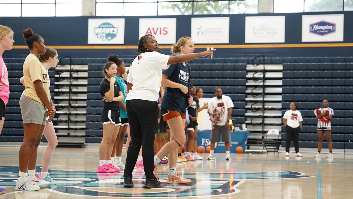 hunterkeithl's tweet photo. Newberry College SC brought its women’s basketball camp to Jacksonville today at FSCJ. Good turnout, great energy, and plenty of talented players in the building.
@newberry_wbb  @PGHFlorida  @FSCJWBB @PGH_SCarolina  @AkiemBailum https://t.co/ROvGiisIn8
