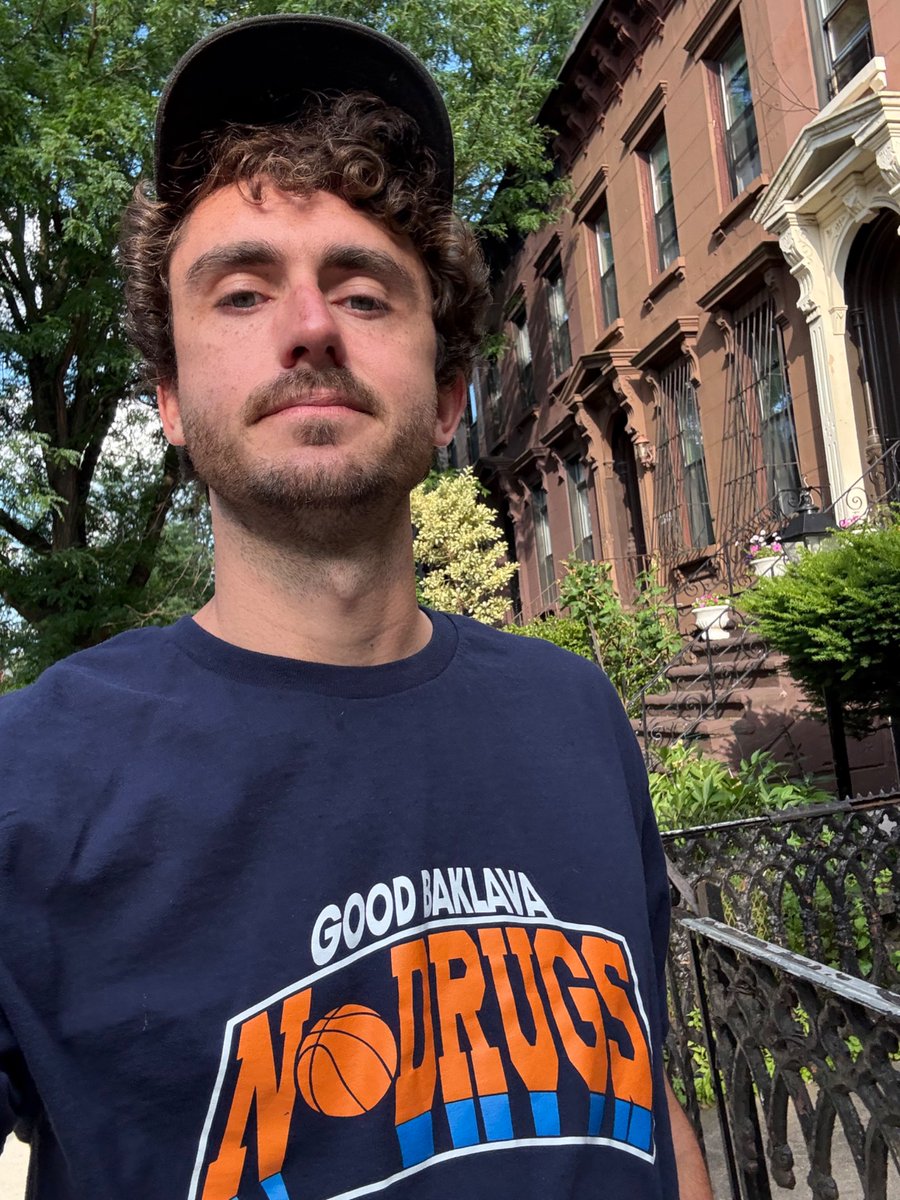 _snoopry's tweet photo. good baklava
no drugs
go knicks https://t.co/LterzECt9d