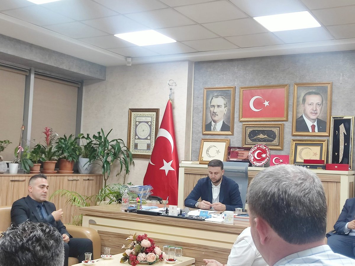 iskudef's tweet photo. Kıymetli ve saygıdeğer Küçükçekmeceliler.

İSKÜDEF yönetim kurulu olarak, Ak Parti Küçükçekmece İlçe Başkanı Sn. Av. Emin Kaan Kaya'ya hayırlı olsun ziyaretinde bulunup, yakın zamanda ahirete irtihâl eden kıymetli annesi Fatma Kaya için taziyelerimizi ilettik.++
#İSKÜDEF https://t.co/2yC22H64HF