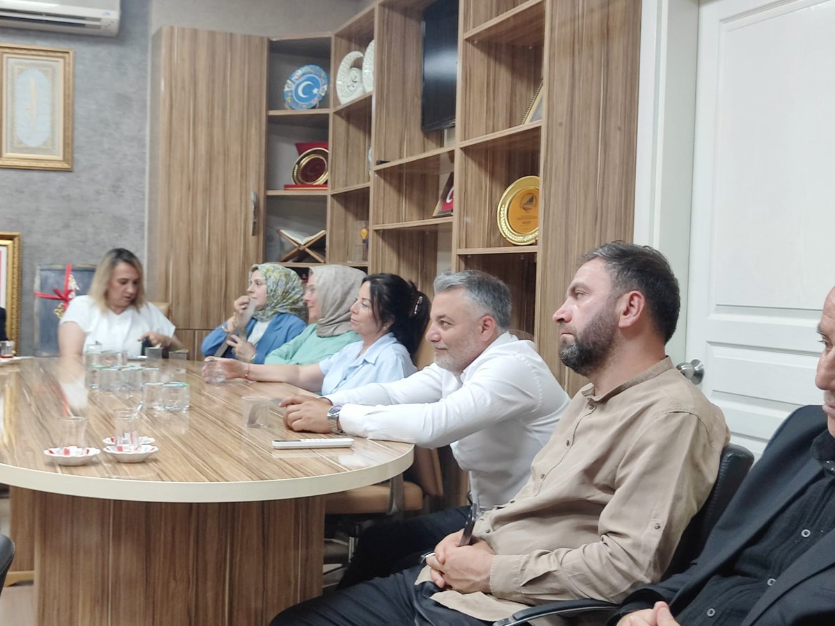 iskudef's tweet photo. Misafirperverliğinden ve nezaketinden dolayı Sn. Emin Kaan Kaya'ya ve yönetim kurulu üyelerine teşekkür eder, çalışmalarında başarılar dileriz.

#İSKÜDEF #BayramErdem
#istanbulküçükçekmecederneklerfederasyonu #küçükçekmecederneklerfederasyonu #AkParti #EminKaanKaya https://t.co/hDANnfM7Qp