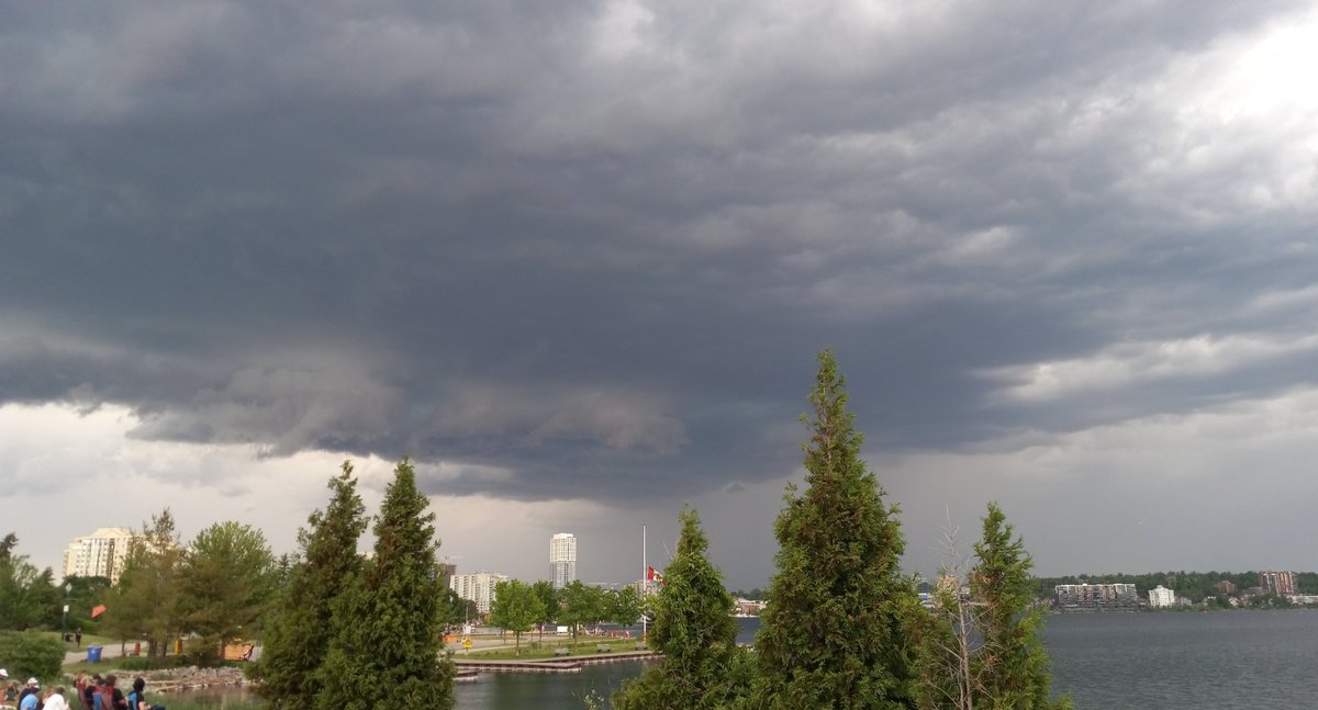 SueDunbar3's tweet photo. Will they or won't they...fly?  Sky over Barrie Ontario.  Snowbirds in 5 minutes? #ShareYourWeather https://t.co/F65vUYGqO6