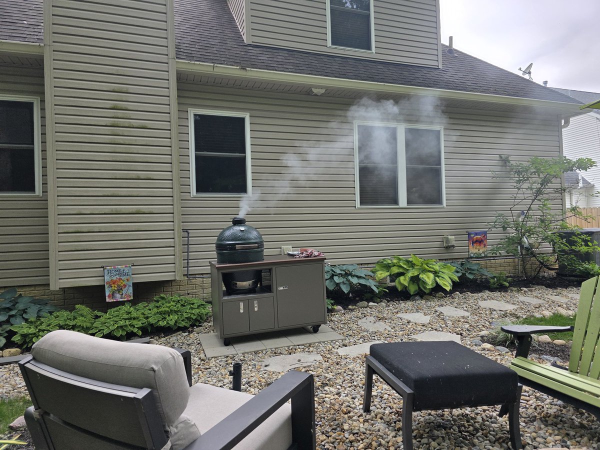 x_OldManGamer_x's tweet photo. The last few years have been a journey. Tonight is the 1st time in over 3 years I have been able to use my #biggreenegg. I feel like I'm finally home again. https://t.co/KKcJ80B8Bx