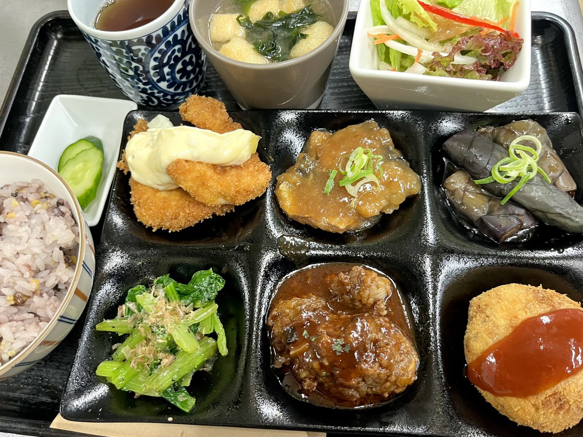 showadoq's tweet photo. 6種盛り〜！
めちゃくちゃ美味しい！ https://t.co/mtnqYCaZEU