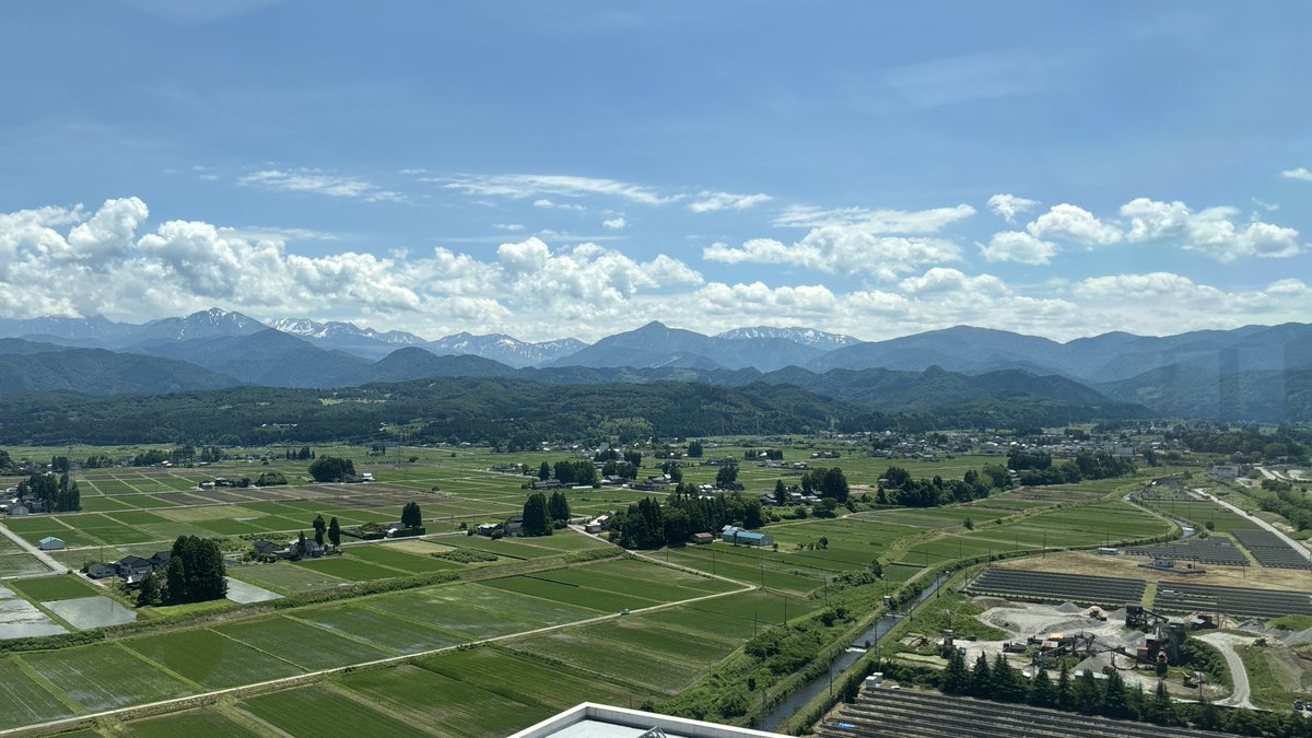 mowyano's tweet photo. 富山地区広域圏クリーンセンター展望台から立山連峰を望む。
2年前に訪れた時はほとんど雲で見られなかったので敗者復活戦。剱岳だけ雲に隠れていたが、ほぼほぼ堪能できた。大満足。
#立山連峰 #富山の遊び場 https://t.co/3rEHinmMnH