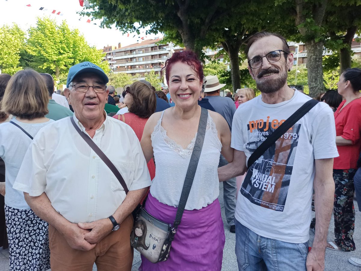 IUBidasoa's tweet photo. Una vez más, miles de personas nos hemos concentrado en #Irun para reclamar una #SanidadPública de calidad en la Comarca del #Bidasoa.
Plataforma Osasun Bidasoa 
#UrgenciasPediátricas #SaludMental #PAC #TercerAmbulatorio 
@osakidetzaEJGV https://t.co/KndgP1tT42